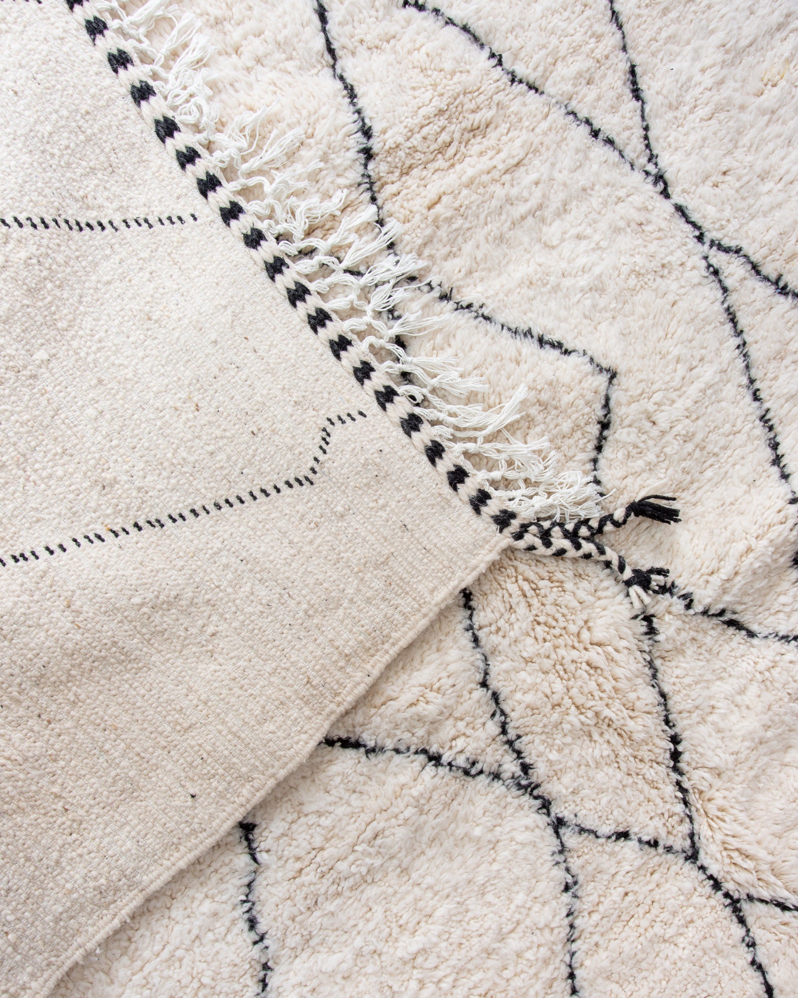 Modern designer handcrafted Berber rug from morocco Beniourain with beautiful colors and patterns